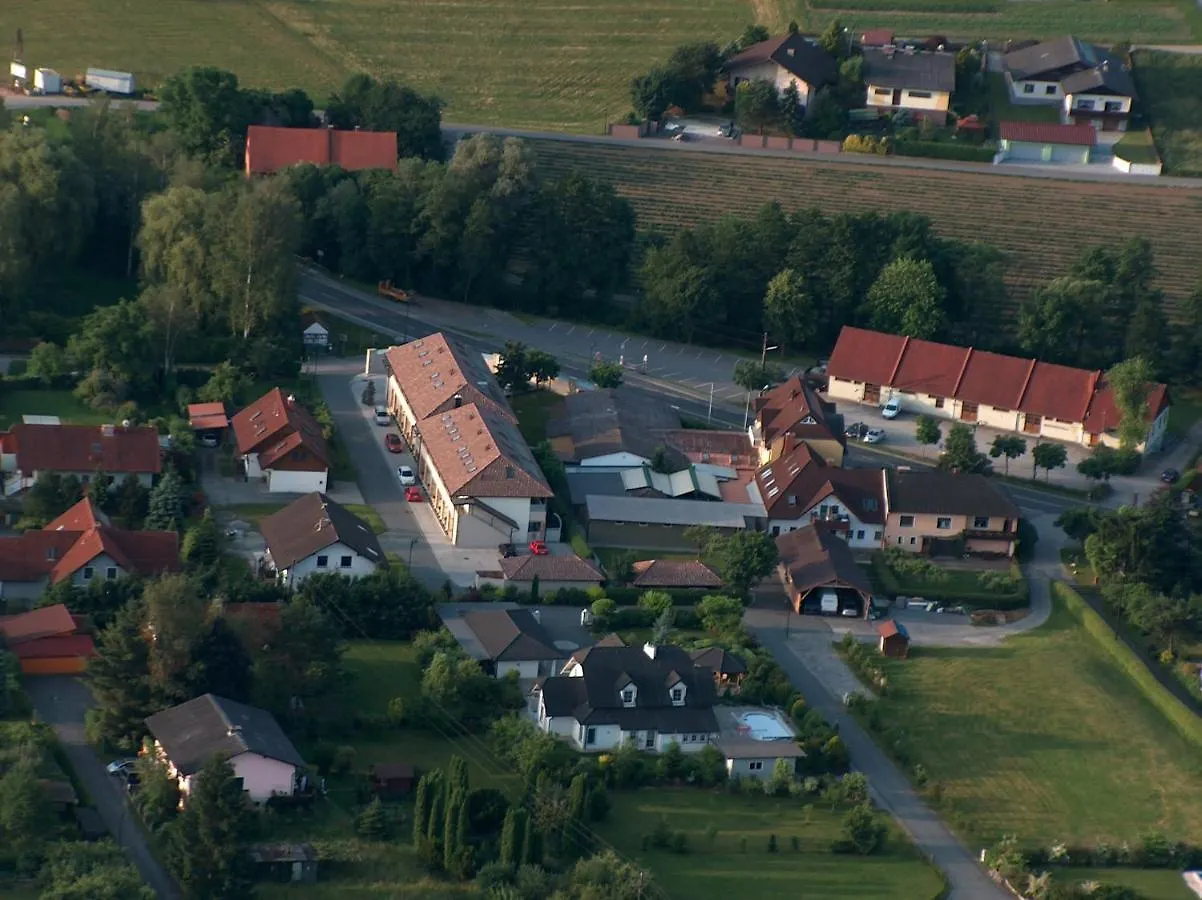 Apartmenthausmannstaetten location