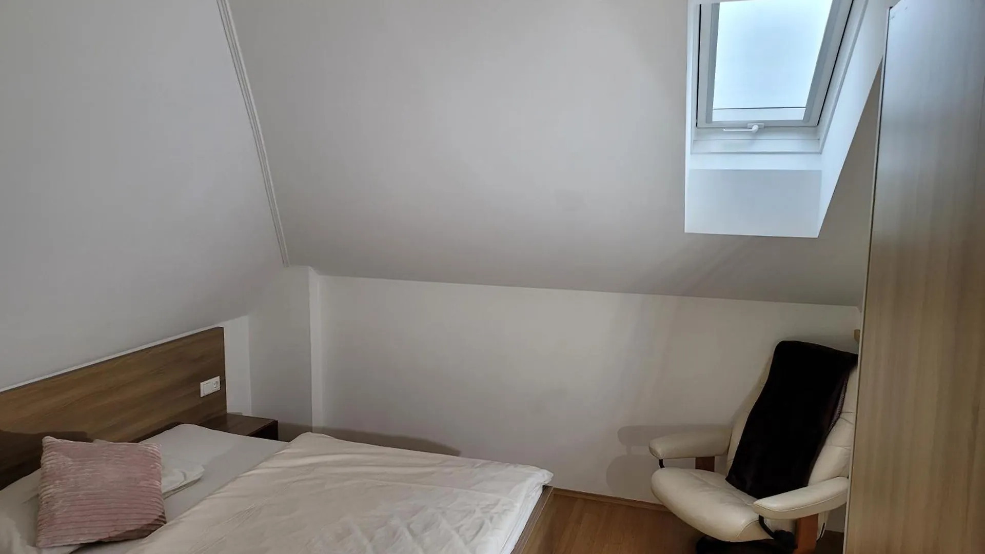 Apartmenthausmannstaetten Hausmannstatten Apartment